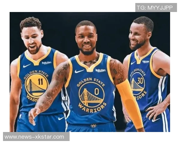 哈维西蒙斯与鲁尼亲密对话合影分享表达深切敬意与荣幸之情